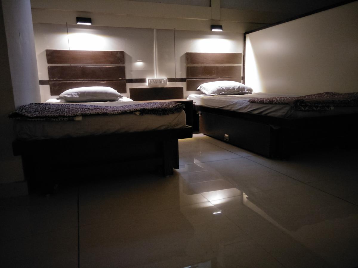 Night Halt Dormitory Ахмедабад Екстериор снимка