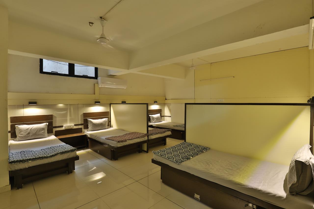 Night Halt Dormitory Ахмедабад Екстериор снимка