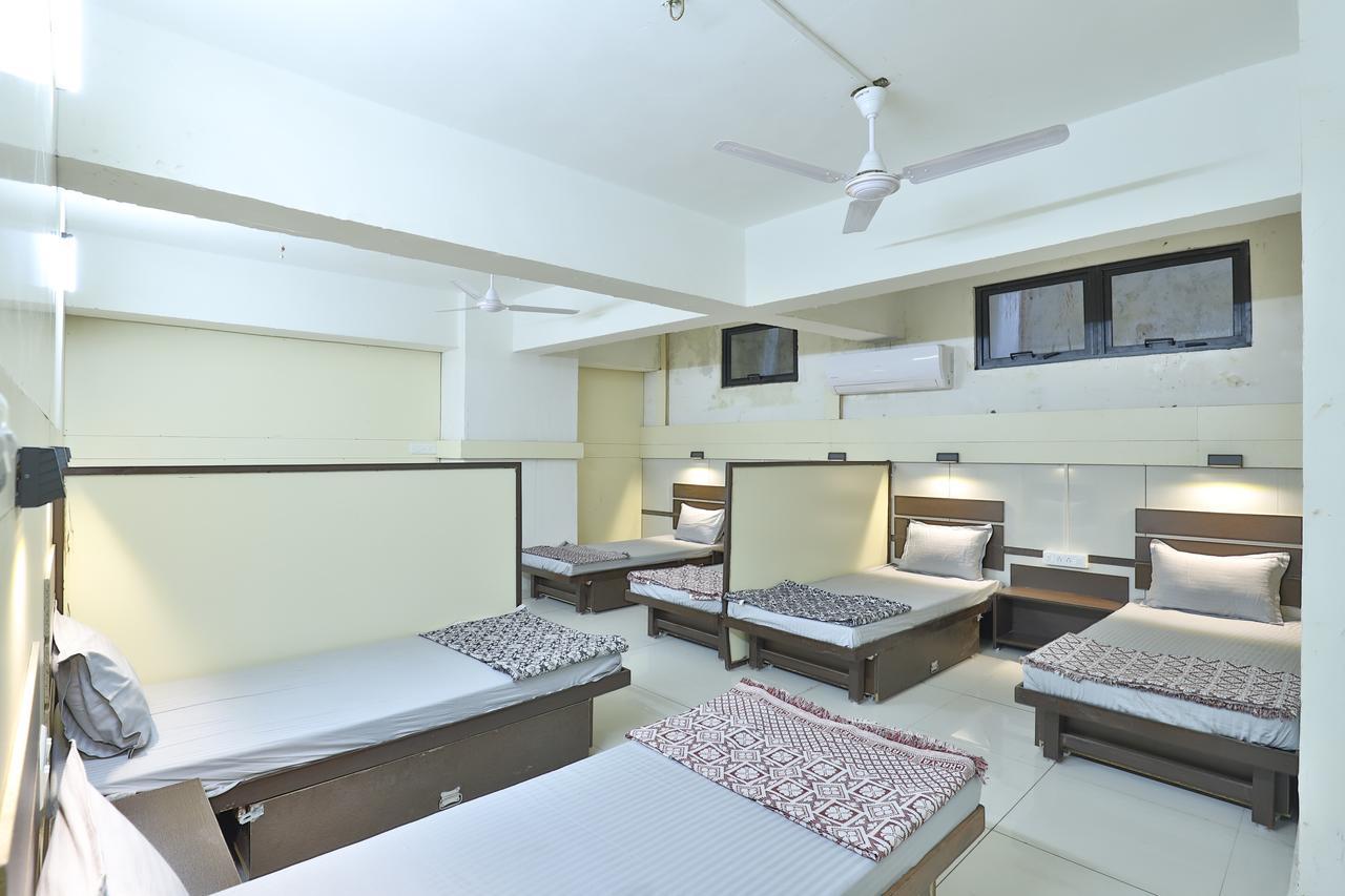 Night Halt Dormitory Ахмедабад Екстериор снимка