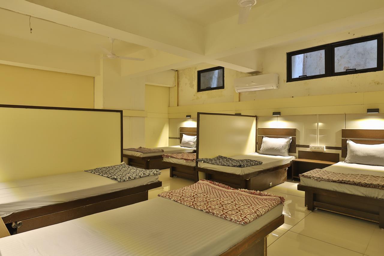 Night Halt Dormitory Ахмедабад Екстериор снимка